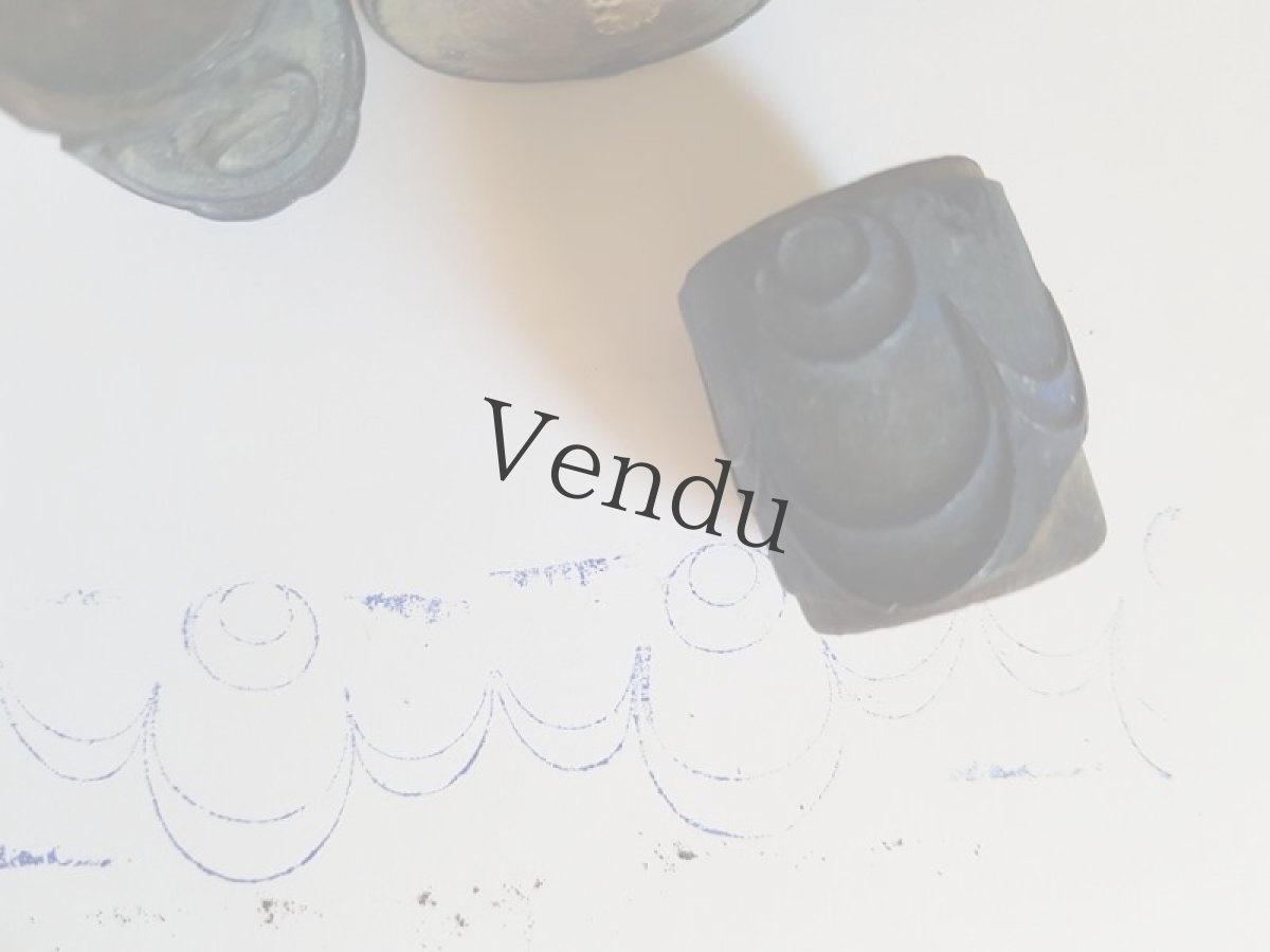 画像2: フランスアンティーク　刺繍木製スタンプ　大きめスカラップ 24mm (2)