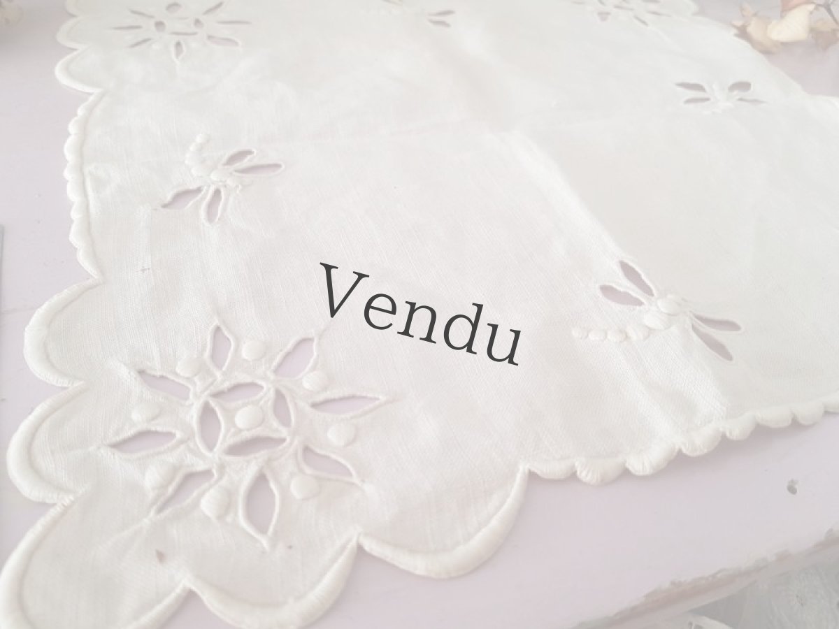 画像2: フランスヴィンテージ　カットワーク刺繍のかわいいドイリー (2)