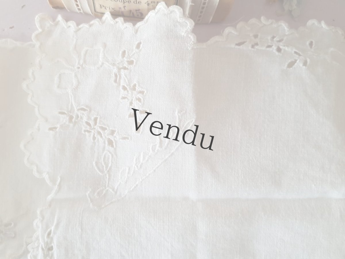 画像16: フランス蚤の市　アンティーク刺繍ワンピース入り端切れセット６種 (16)