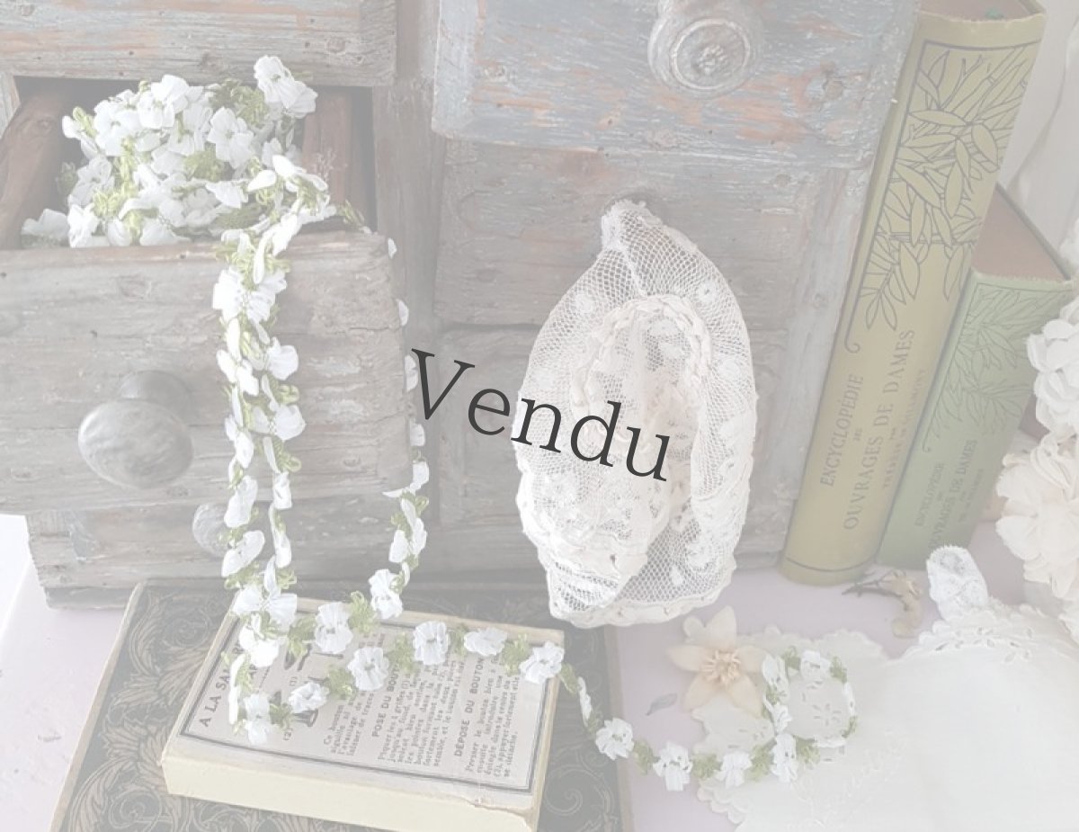 画像2: フランスヴィンテージ　白とパルムグリーンのロココリボン 20cm〜 (2)