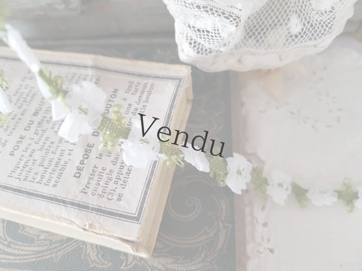 画像4: フランスヴィンテージ　白とパルムグリーンのロココリボン 20cm〜 (4)