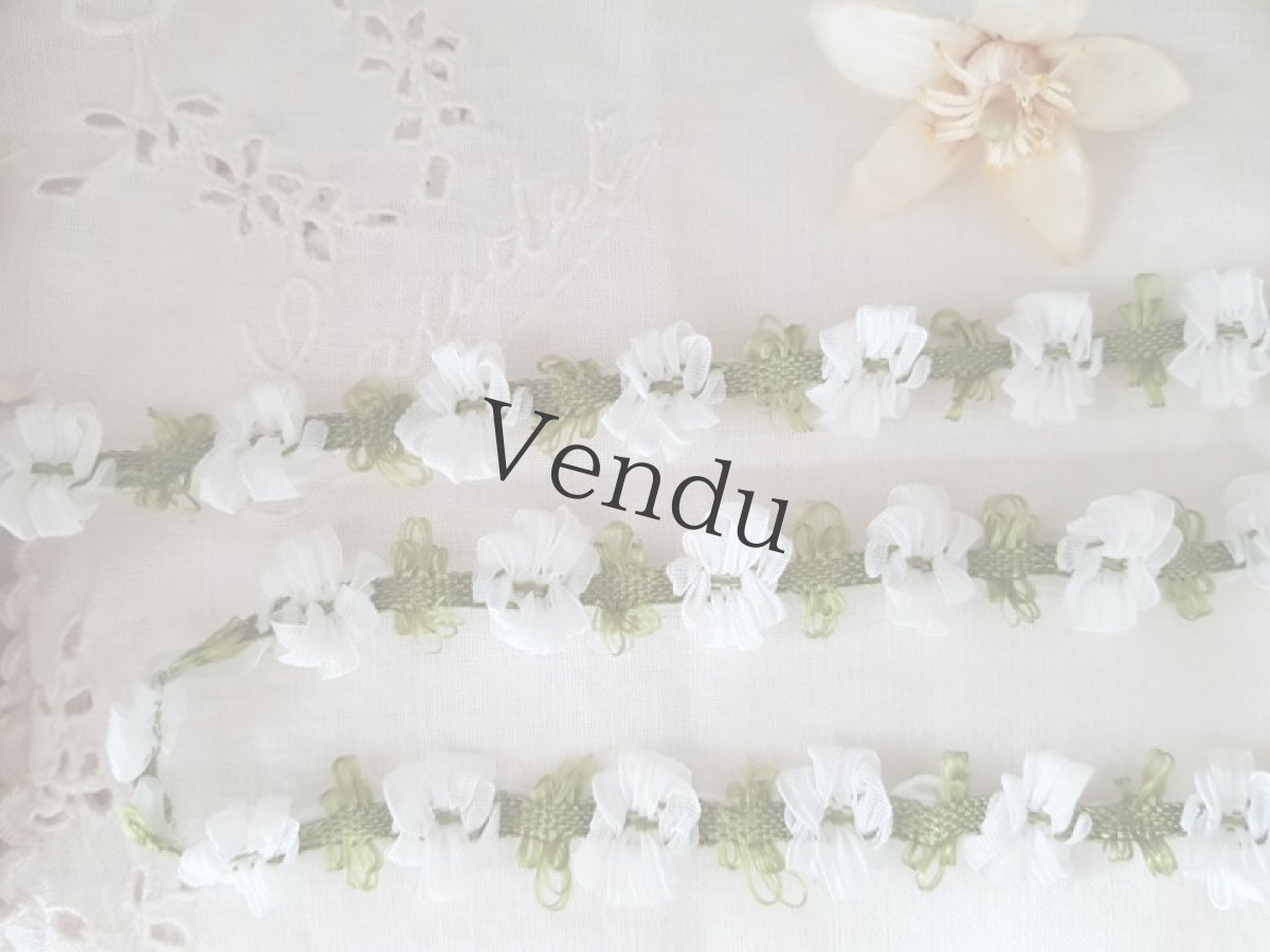画像5: フランスヴィンテージ　白とパルムグリーンのロココリボン 20cm〜 (5)