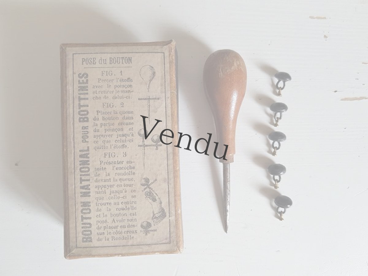 画像1: フランスアンティーク　1900年前後　箱入り専用工具つきブーツ用ボタン (1)