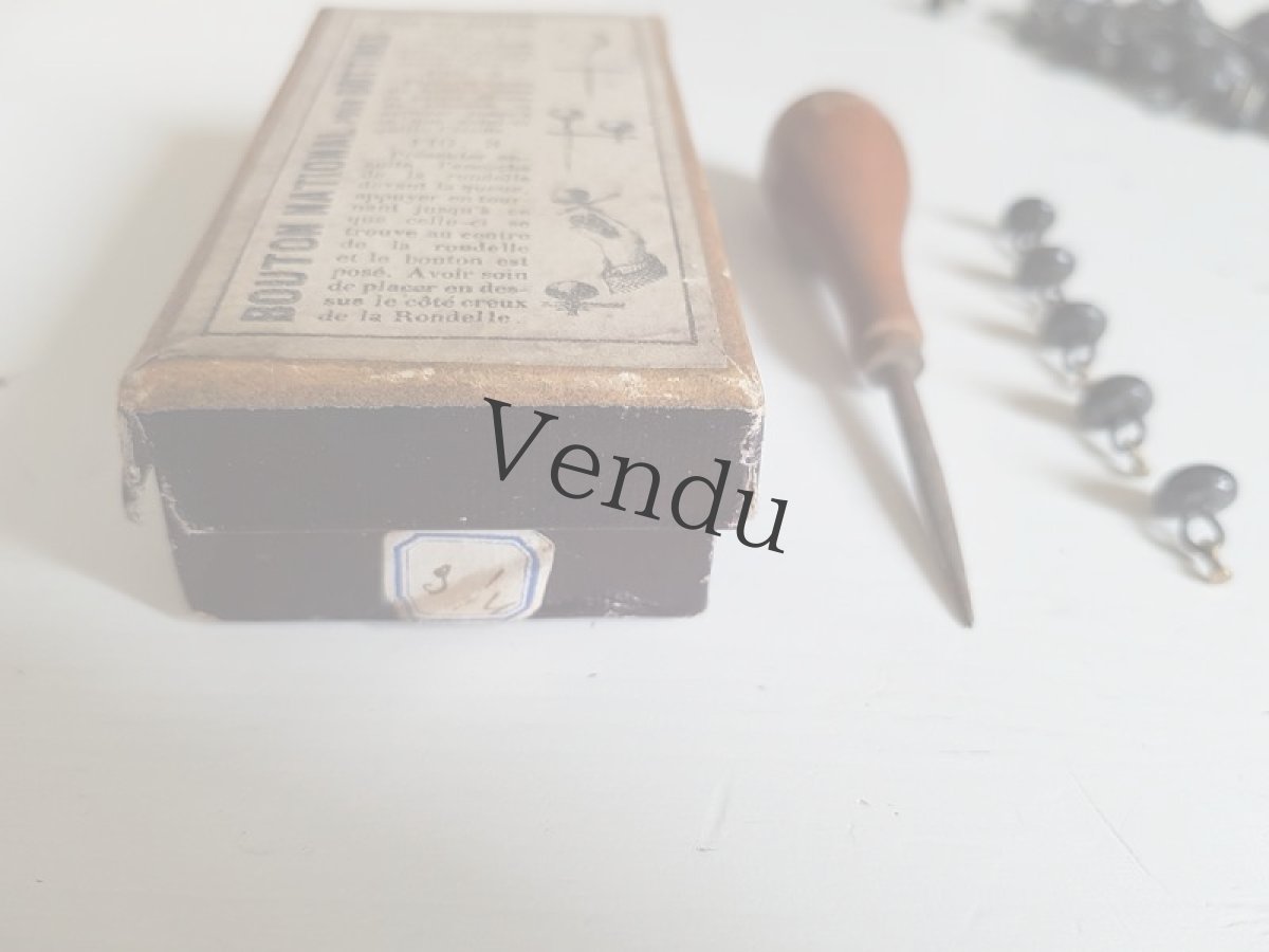 画像9: フランスアンティーク　1900年前後　箱入り専用工具つきブーツ用ボタン (9)