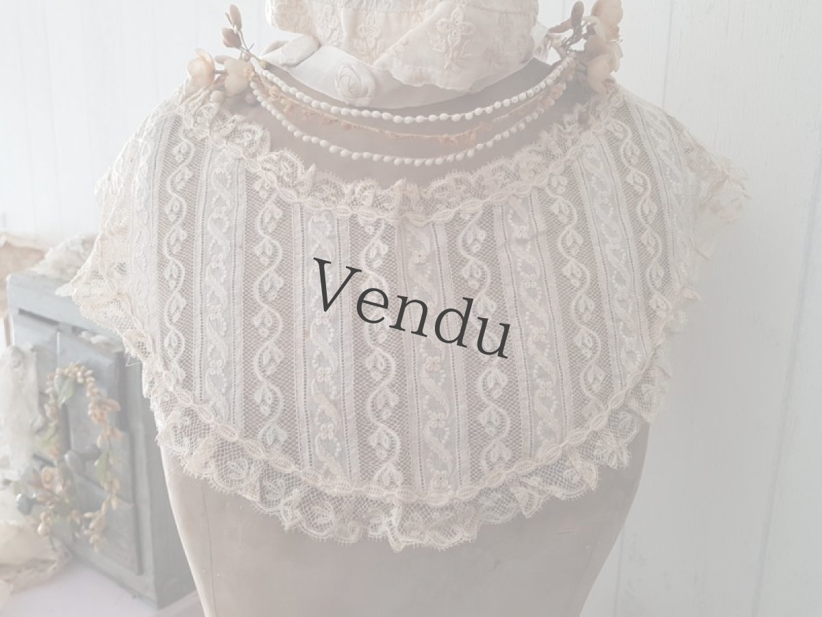 画像1: フランスアンティーク 1900年代頃　胸元レースパーツ白糸刺繍とヴァレンシエンヌレース (1)