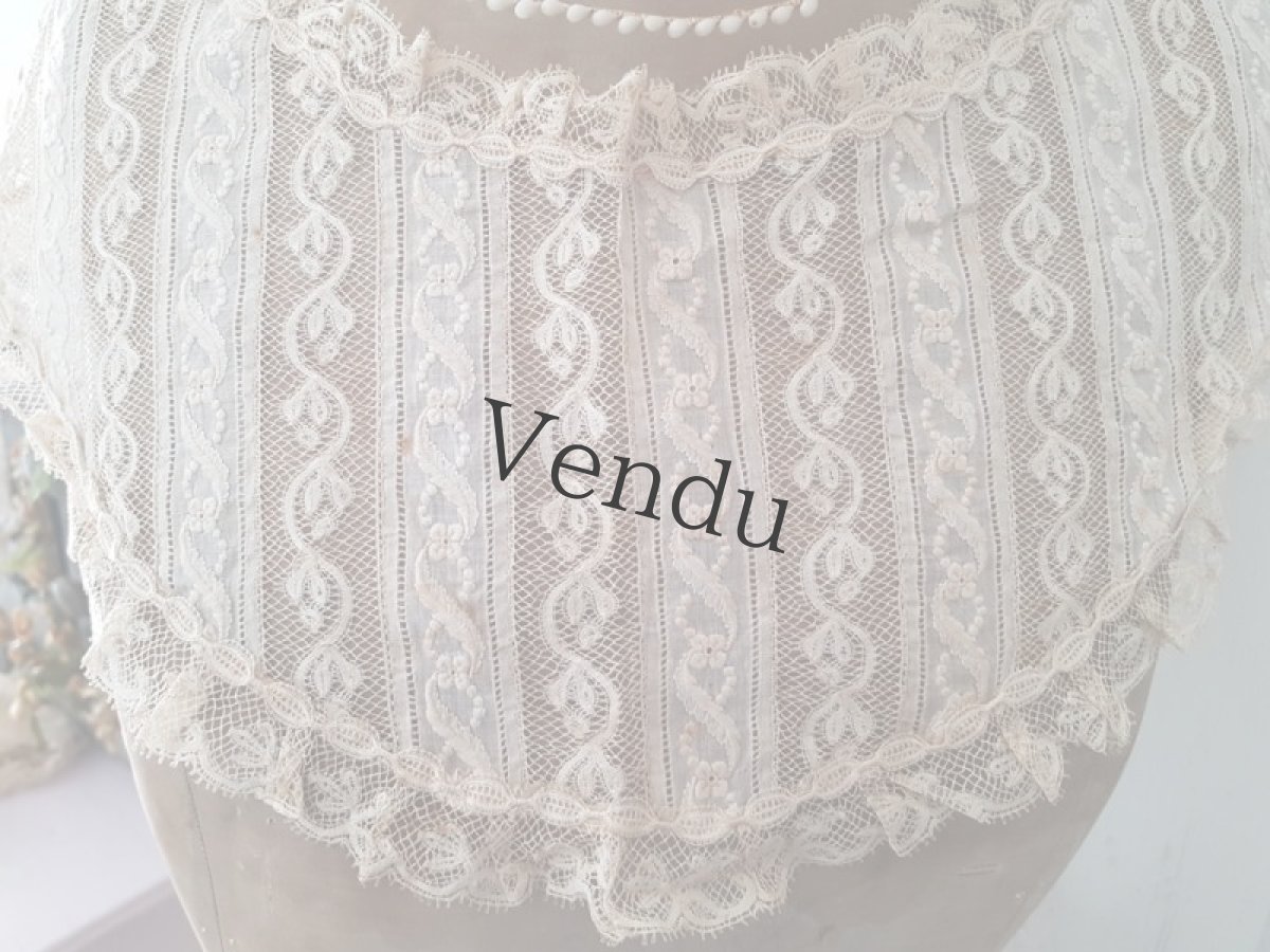画像2: フランスアンティーク 1900年代頃　胸元レースパーツ白糸刺繍とヴァレンシエンヌレース (2)