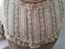 画像2: フランスアンティーク 1900年代頃　胸元レースパーツ白糸刺繍とヴァレンシエンヌレース (2)