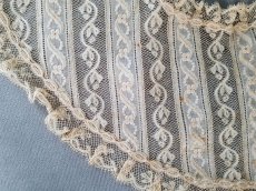 画像11: フランスアンティーク 1900年代頃　胸元レースパーツ白糸刺繍とヴァレンシエンヌレース (11)