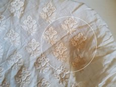 画像10: フランスアンティーク 1900年代頃　白糸刺繍のボネ (10)
