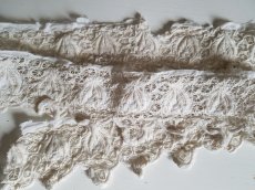 画像2: フランスアンティーク　白糸刺繍スカラップレース 67cm (2)