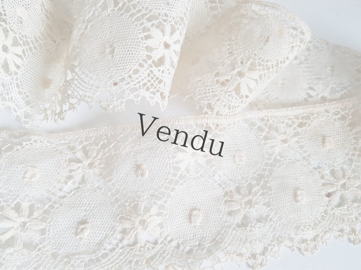 画像4: フランスアンティーク　ぽちぽち付き幅広スカラップレース 50cm〜 (4)