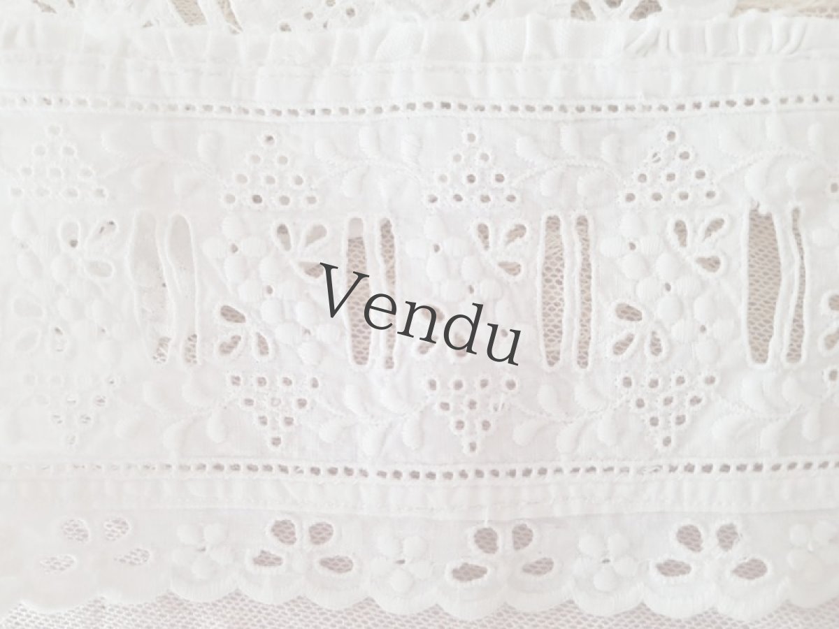画像2: フランスアンティーク　リボン通し穴のある白糸刺繍レース 37cm (2)