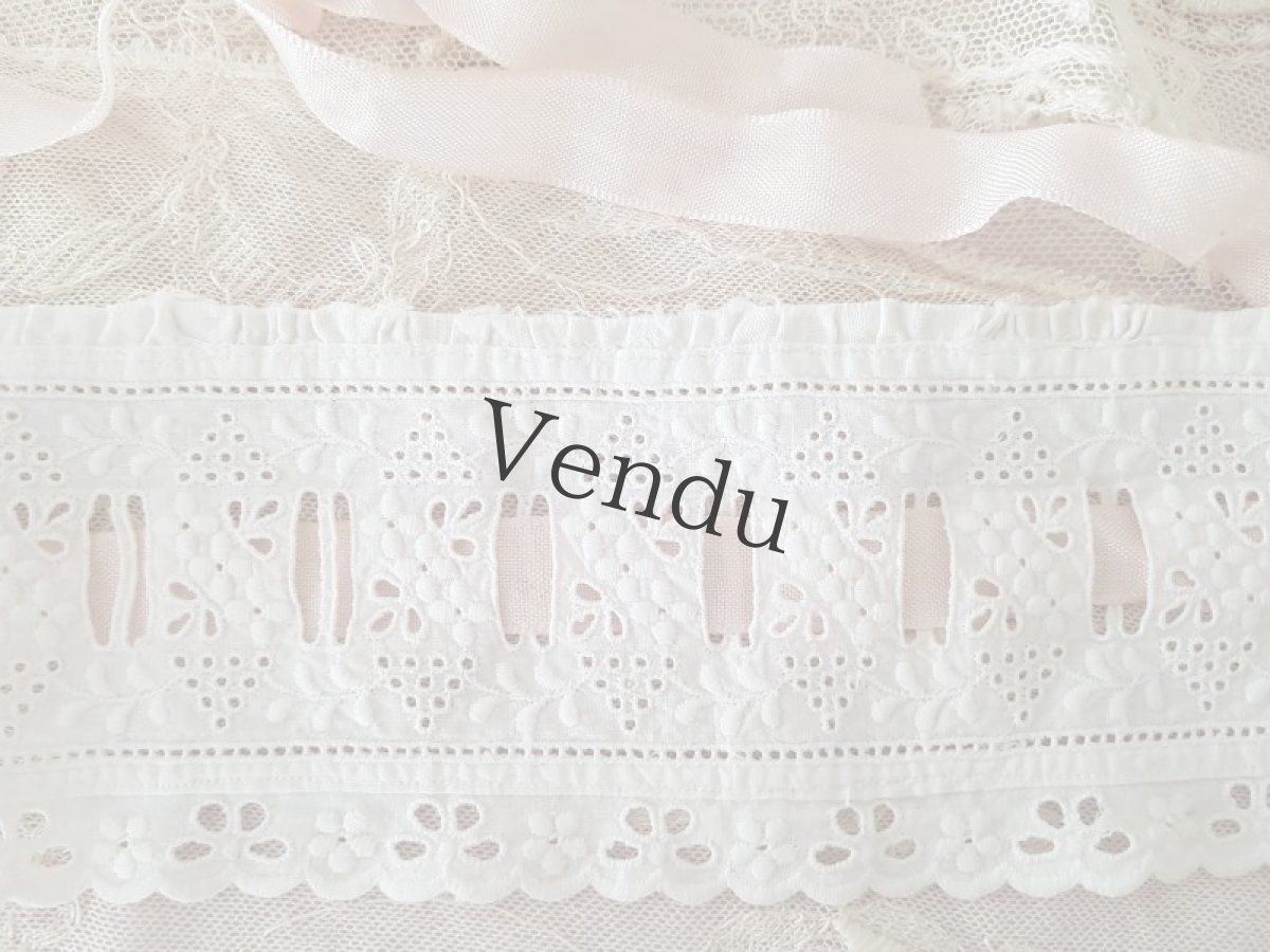 画像3: フランスアンティーク　リボン通し穴のある白糸刺繍レース 37cm (3)