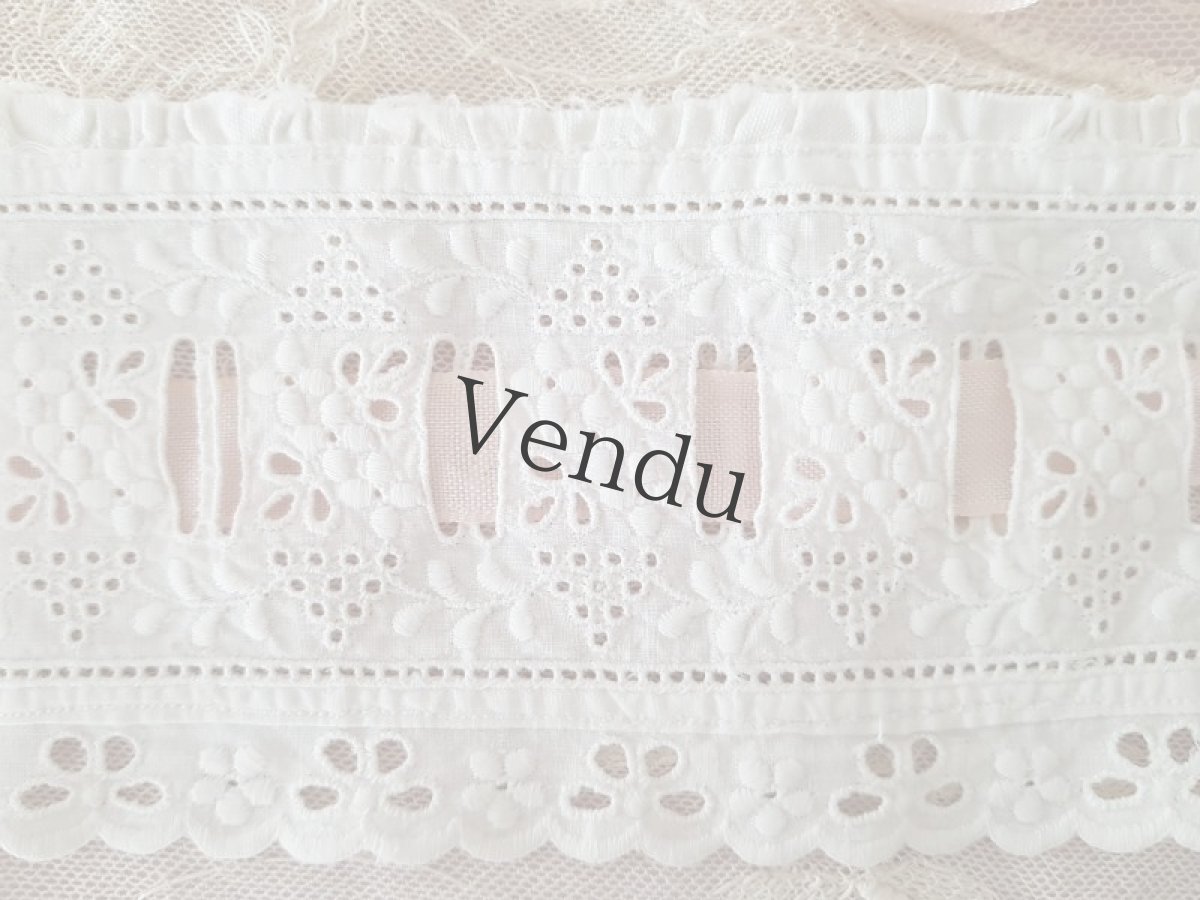 画像4: フランスアンティーク　リボン通し穴のある白糸刺繍レース 37cm (4)