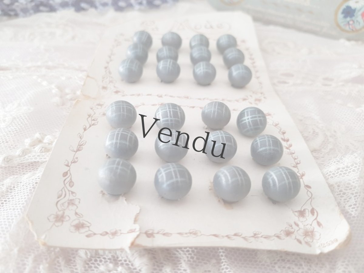 画像2: フランスアンティーク　1920年代 木製ボタンシート 12mm (2)