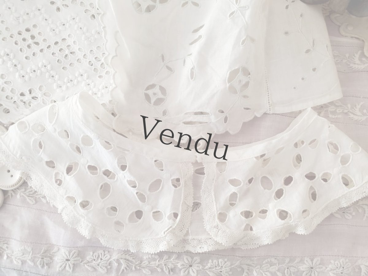 画像4: フランス蚤の市　白いボタンつきカットワーク刺繍セット　 (4)