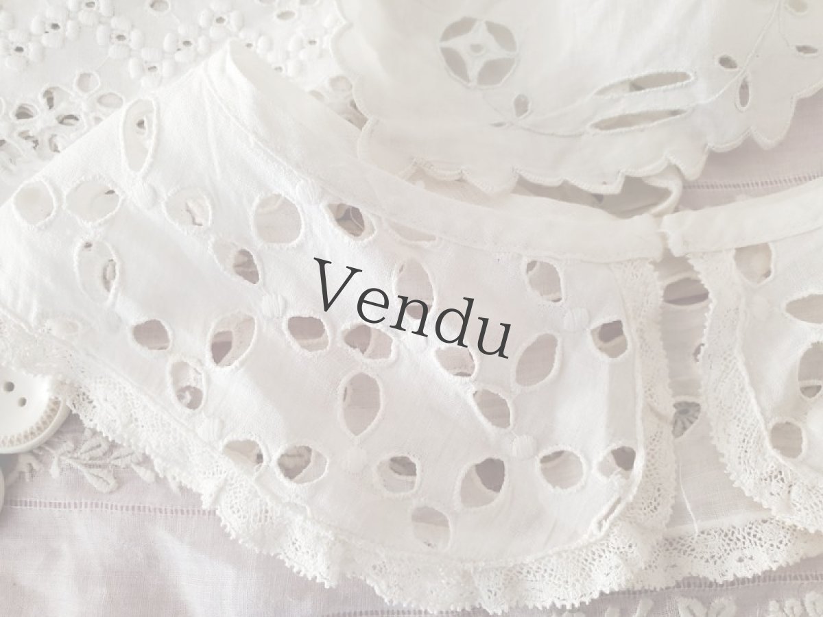 画像5: フランス蚤の市　白いボタンつきカットワーク刺繍セット　 (5)