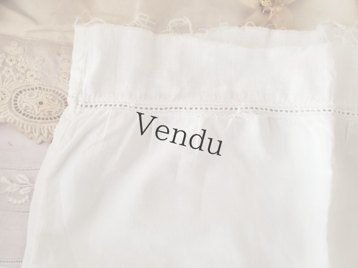 画像8: フランス蚤の市　白いボタンつきカットワーク刺繍セット　 (8)