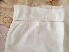 画像8: フランス蚤の市　白いボタンつきカットワーク刺繍セット　 (8)