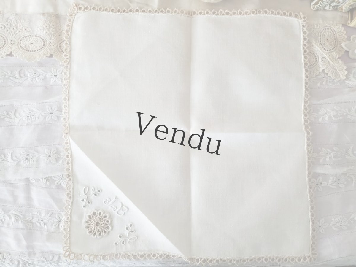 画像4: フランスヴィンテージ　JBイニシャル刺繍入りハンカチ (4)