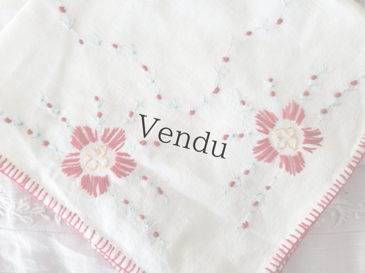 画像2: フランスヴィンテージ　ボタニカル柄刺繍のマット (2)