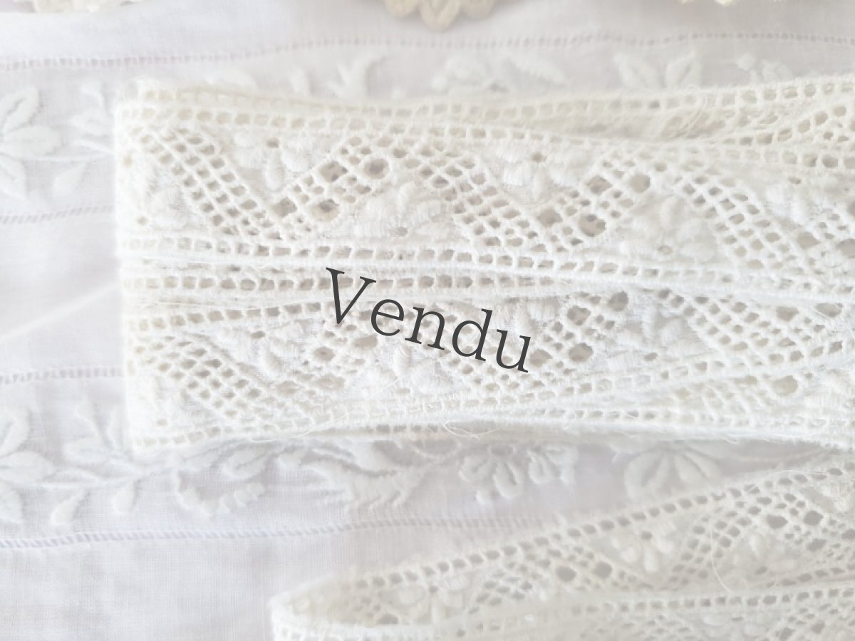 画像4: フランスヴィンテージ　ちいさな刺繍の可愛いレース 50cm〜 (4)