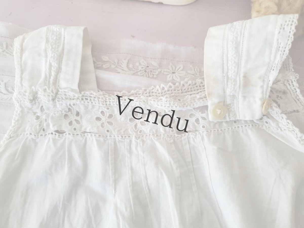 画像11: フランス蚤の市　少女ワンピース入り端切れセット５種 缶入りボタンつき (11)