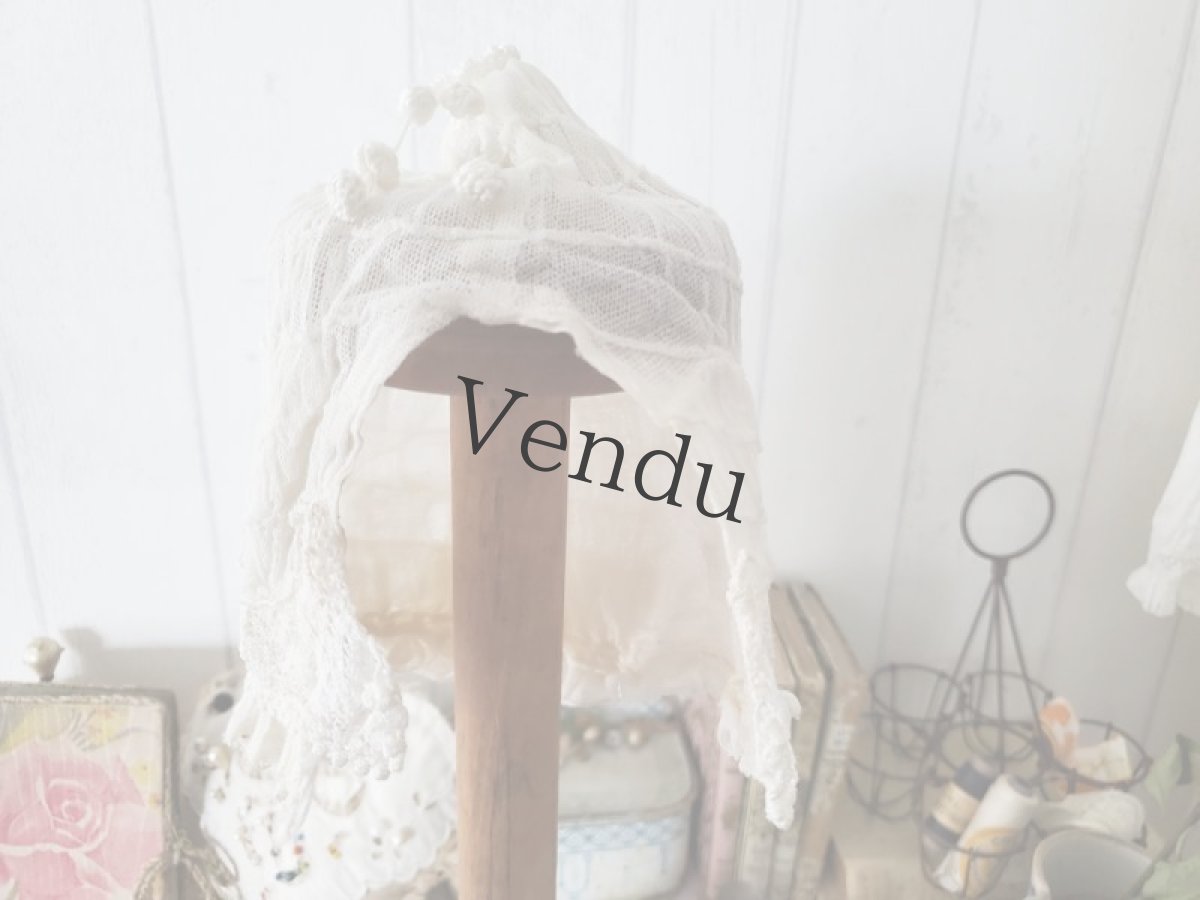 画像4: フランスアンティーク　ぽんぽんつきチュールレースのちいさなボネ (4)