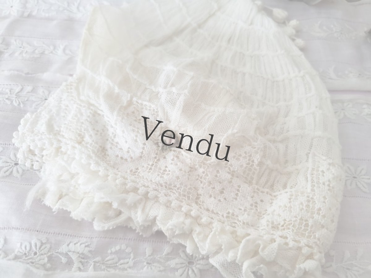 画像2: フランスアンティーク　ぽんぽんつきチュールレースのちいさなボネ (2)