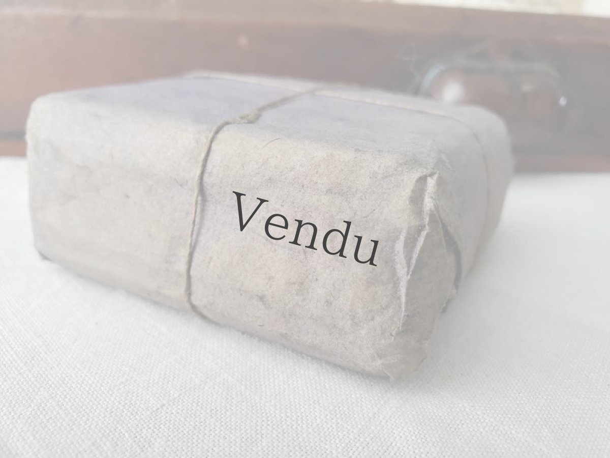 画像5: フランス 1900年前後 包み紙ラベルつき黒ボタンシート 9mm (5)