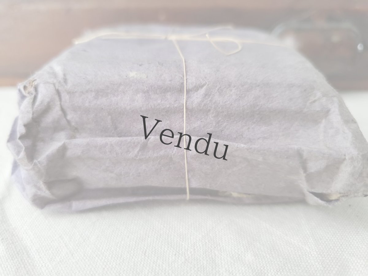 画像2: フランス 1900年前後 包み紙つき黒ボタンシート 9mm (2)