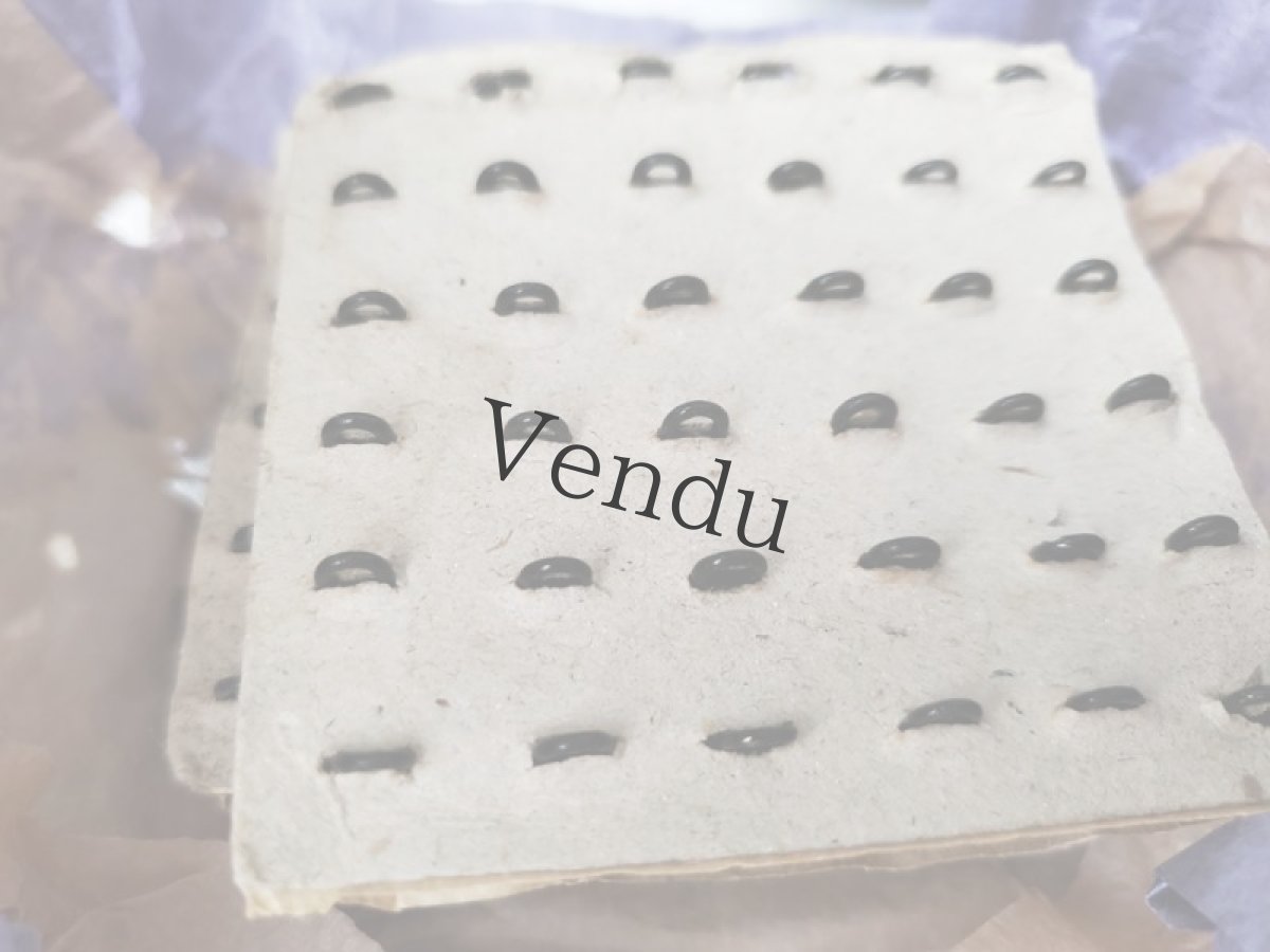 画像12: フランス 1900年前後 包み紙ラベルつき黒ボタンシート 9mm (12)