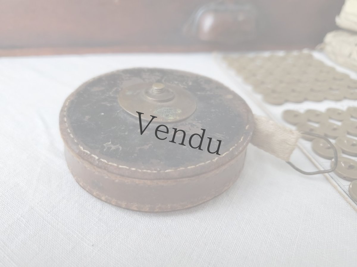 画像8: フランスアンティーク　革製手巻きメジャー (8)