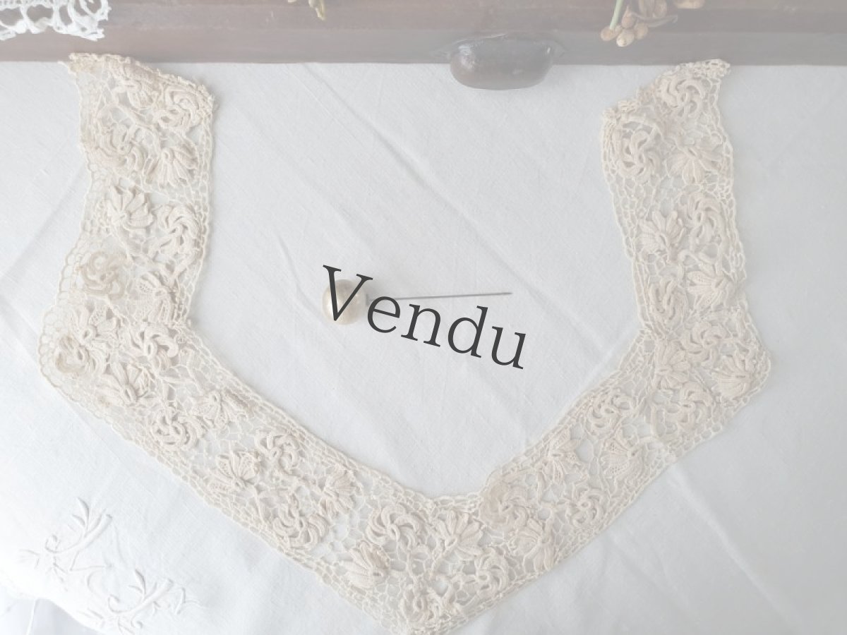 画像9: フランスアンティーク　蚤の市３点セット ワックスフラワーティアラ／つけ襟／ハットピン (9)