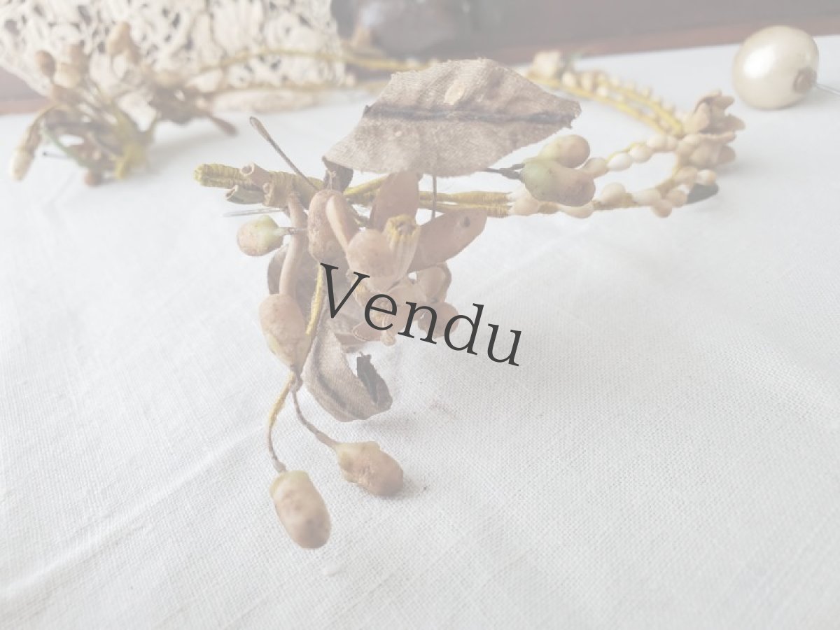 画像7: フランスアンティーク　蚤の市３点セット ワックスフラワーティアラ／つけ襟／ハットピン (7)