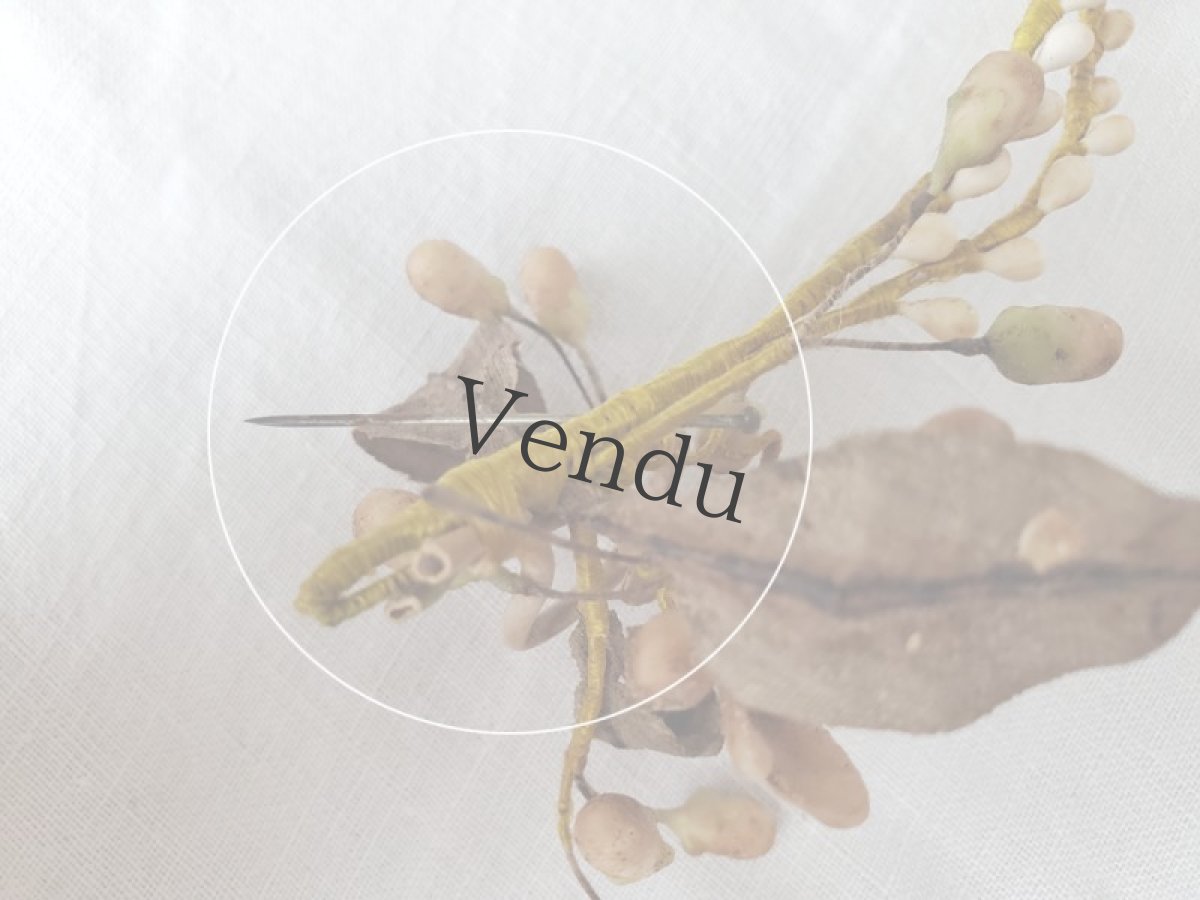 画像8: フランスアンティーク　蚤の市３点セット ワックスフラワーティアラ／つけ襟／ハットピン (8)