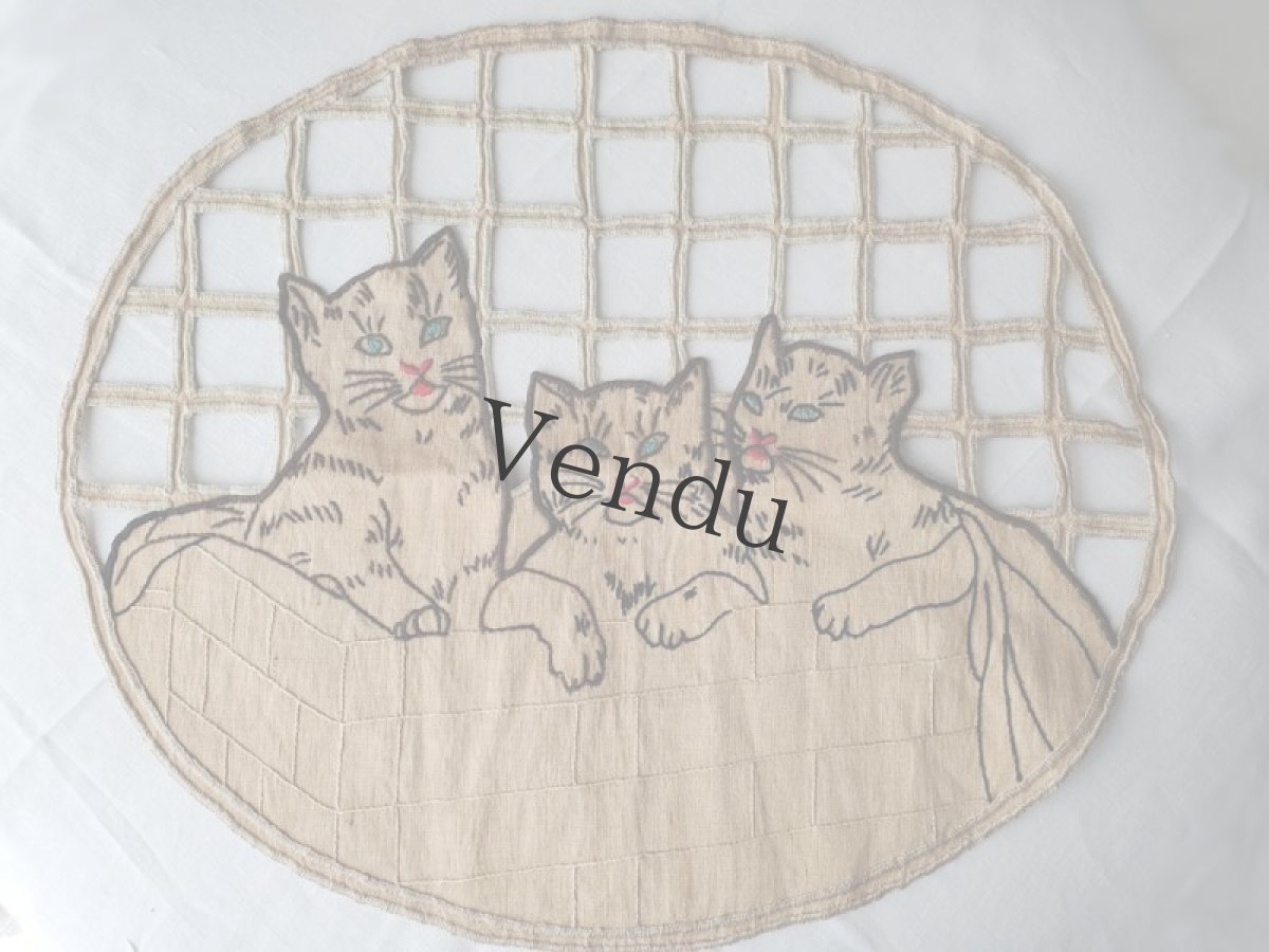 画像2: フランス 1900年前後 手刺繍作品 ３匹の猫 (2)
