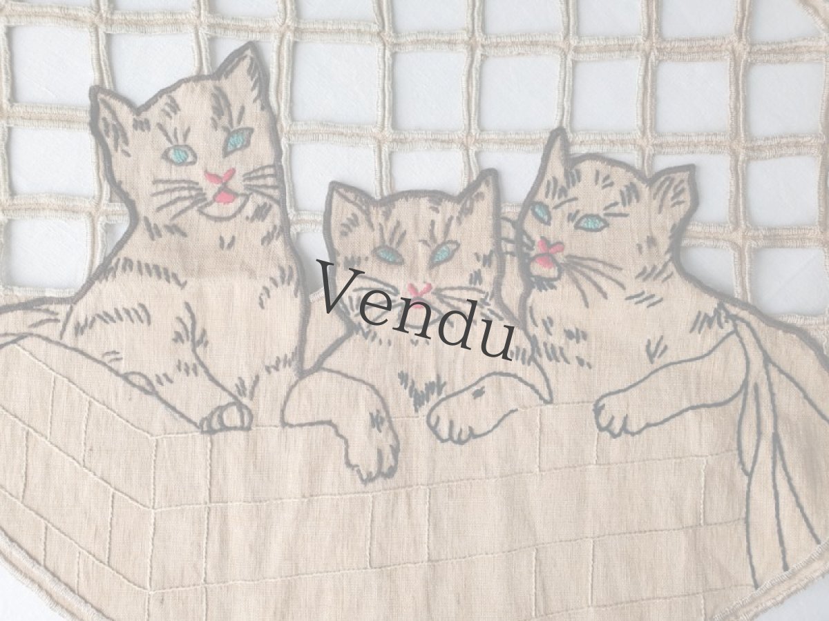 画像1: フランス 1900年前後 手刺繍作品 ３匹の猫 (1)