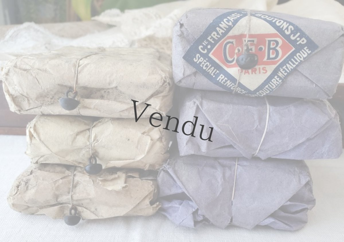 画像13: フランス 1900年前後 包み紙ラベルつき黒ボタンシート 9mm (13)