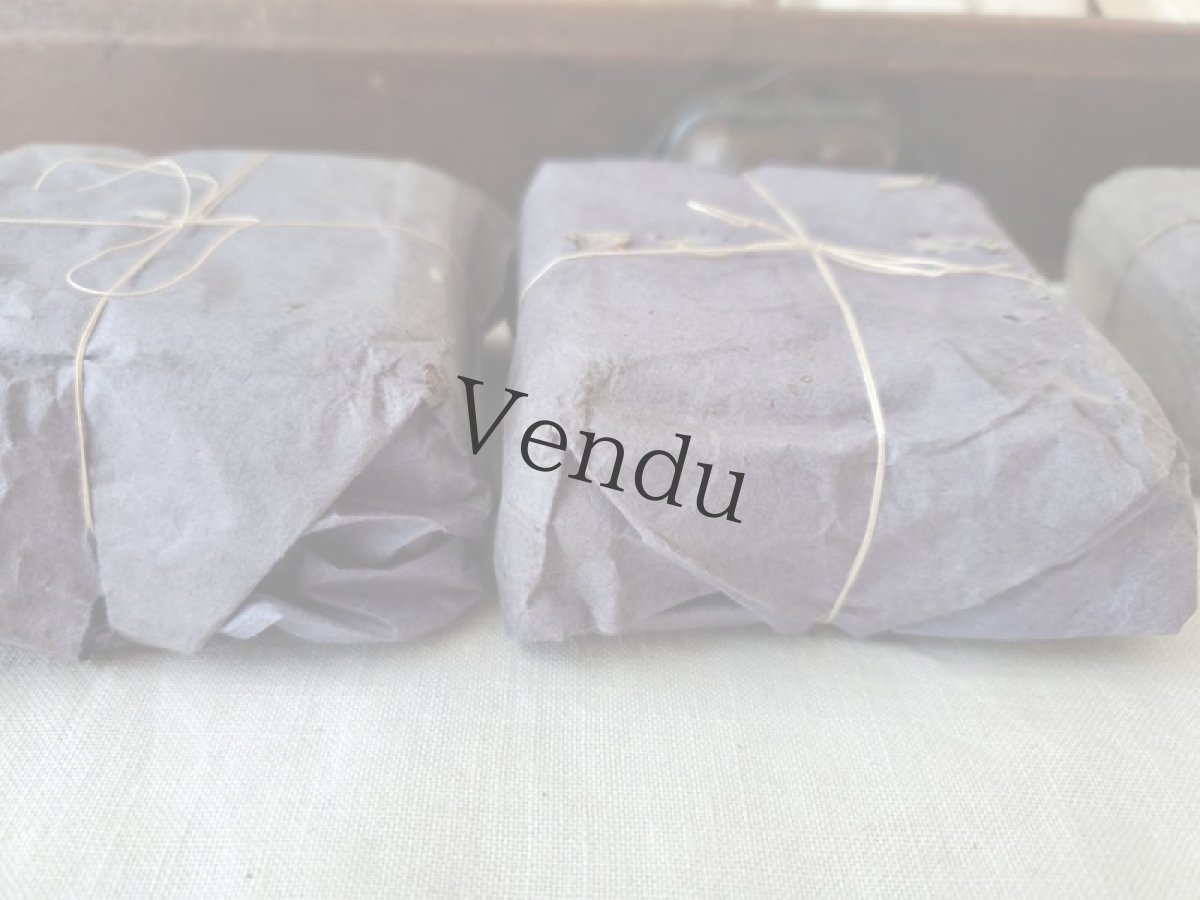 画像13: フランス 1900年前後 包み紙つき黒ボタンシート 9mm (13)