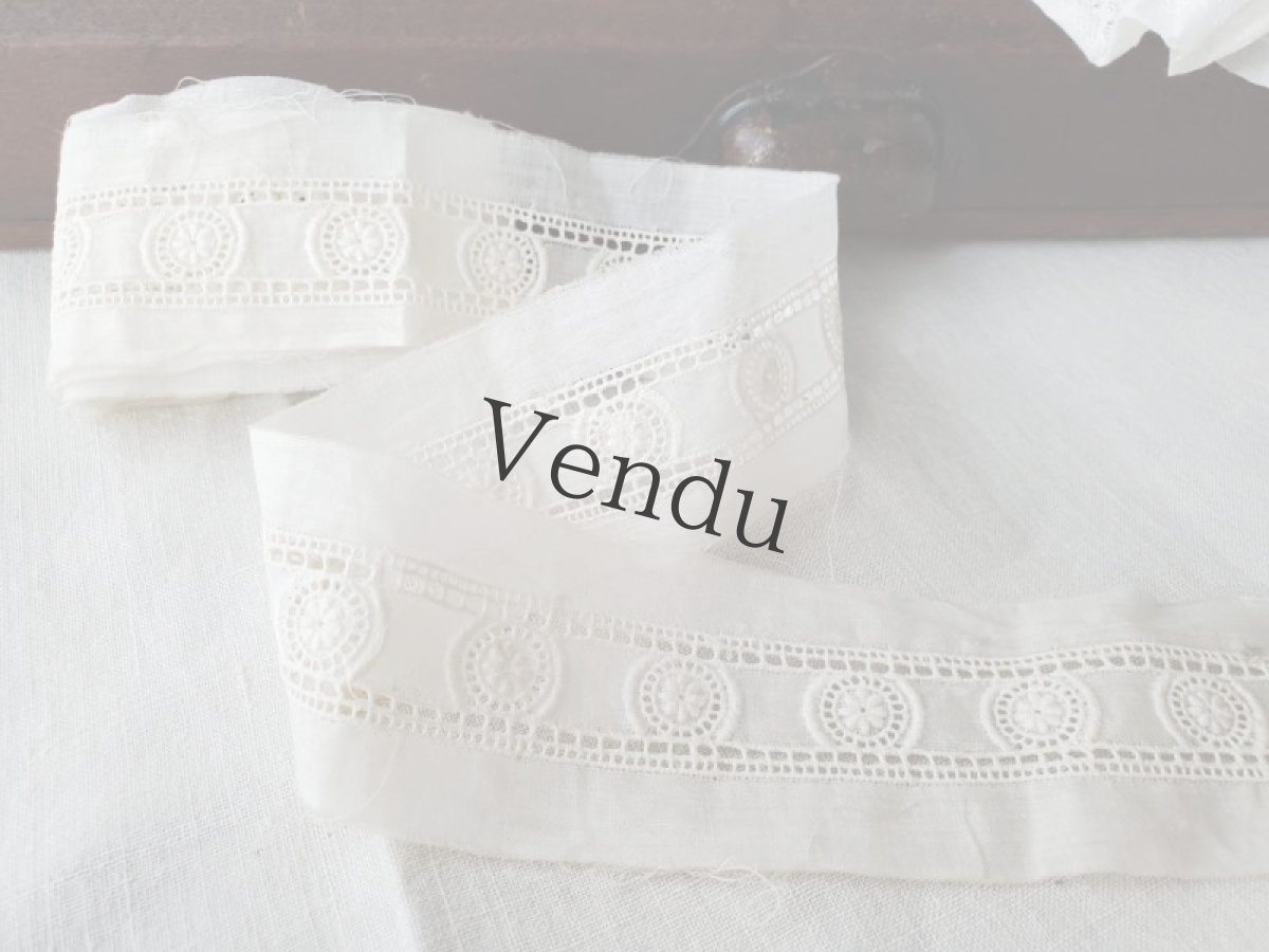画像5: フランスアンティーク　小花の白糸刺繍レースブレード 100cm (5)