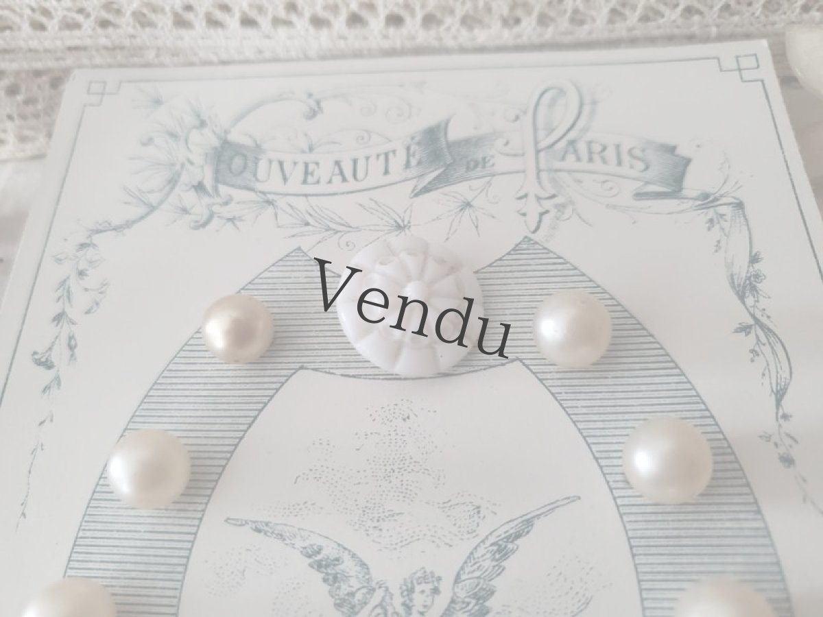 画像4: フランスアンティーク　ガラスパールボタンシート (4)