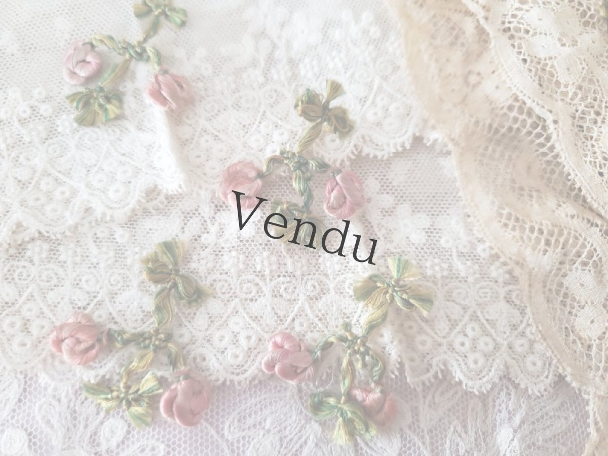 画像2: フランスアンティーク　シルク製 小さなばらのモチーフ (2)