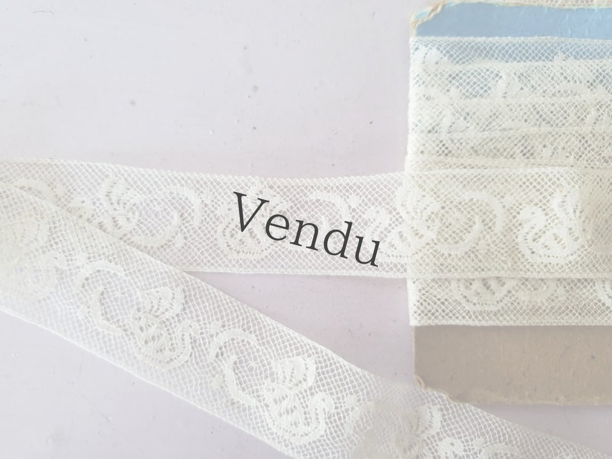 画像3: フランスヴィンテージ　台紙巻きチュールレース　鳥のデザイン 299cm (3)