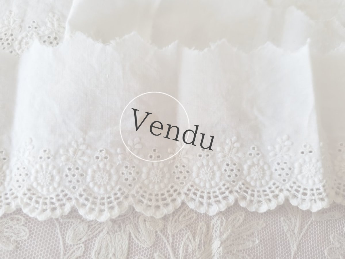 画像4: フランスアンティーク　ボタニカル柄 白糸刺繍 スカラップレース 70cm (4)