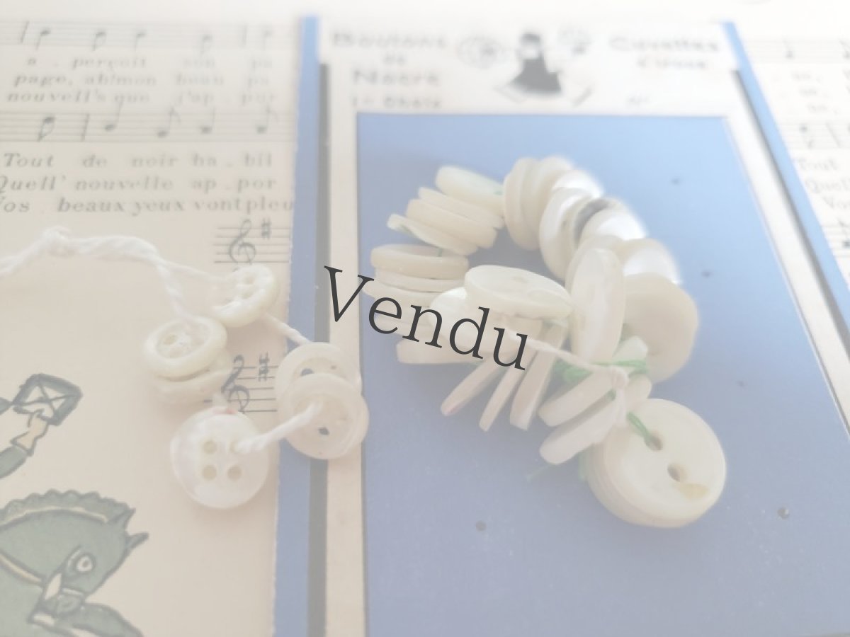 画像2: フランスアンティーク　糸でまとめられた貝ボタン シートつき (2)