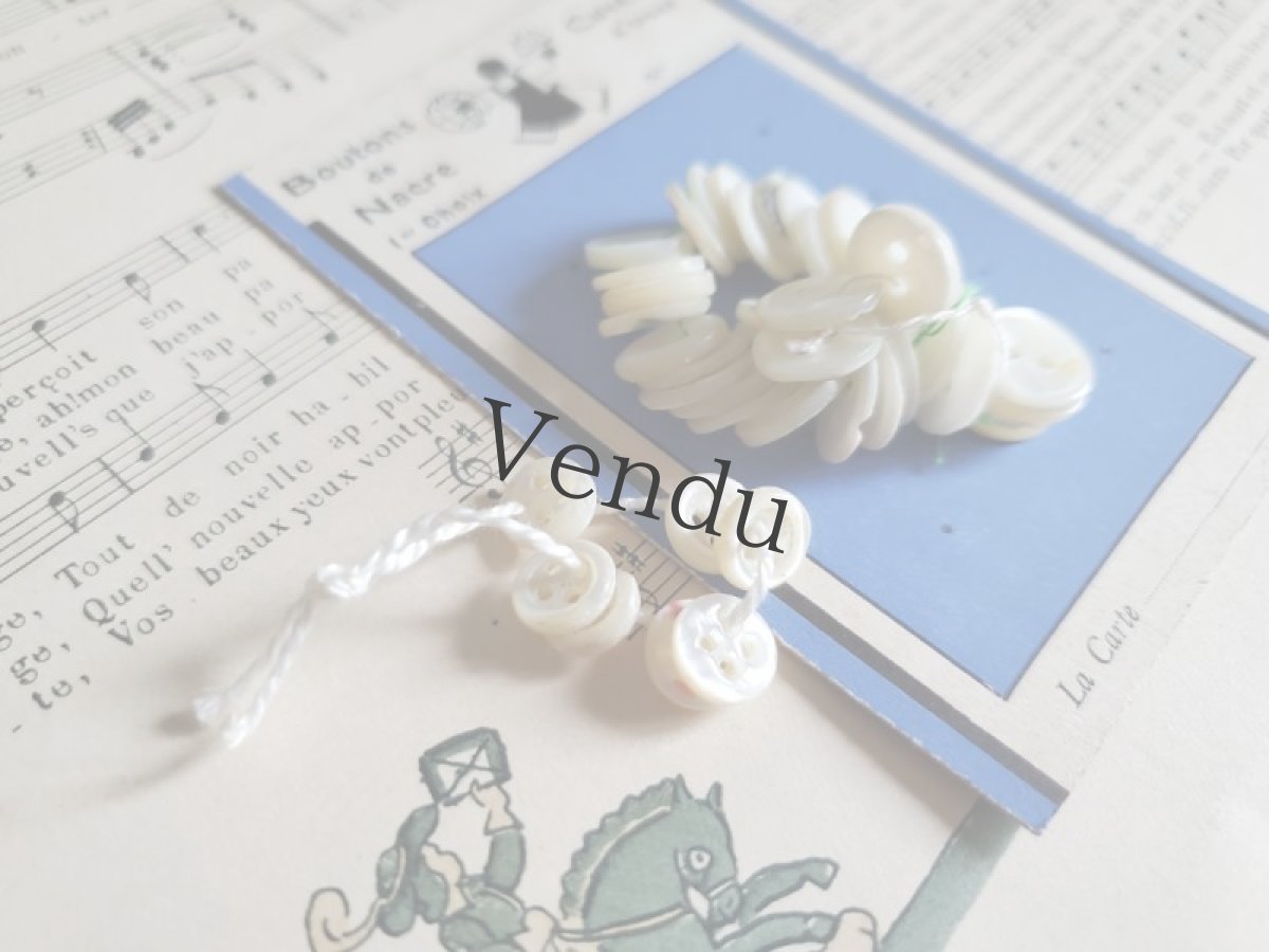 画像3: フランスアンティーク　糸でまとめられた貝ボタン シートつき (3)