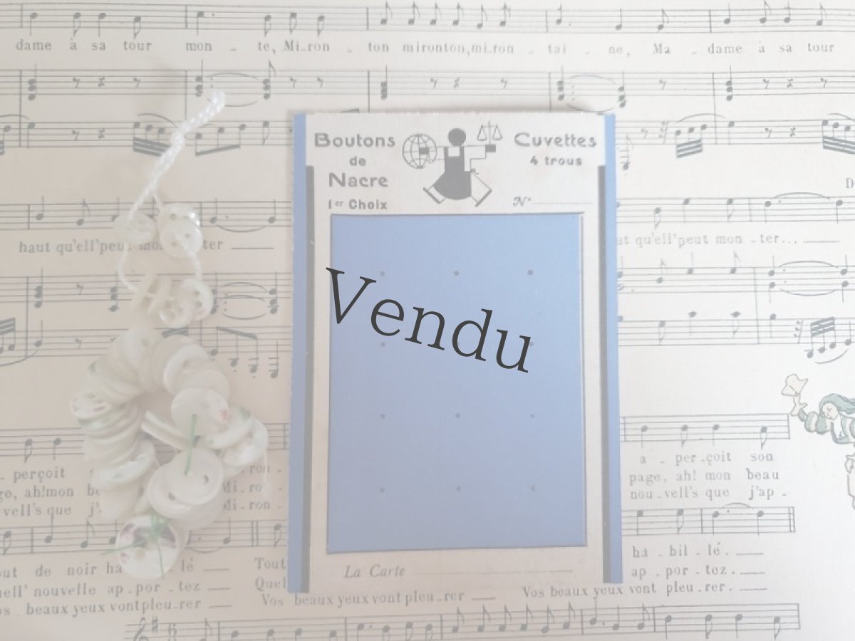 画像5: フランスアンティーク　糸でまとめられた貝ボタン シートつき (5)