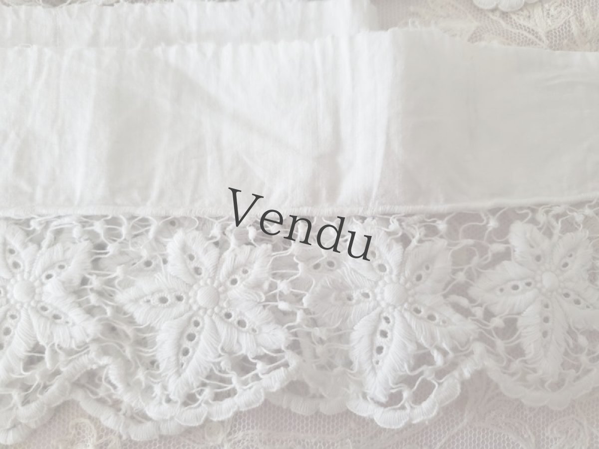 画像2: フランスヴィンテージ　花の透かし白糸刺繍　端切れ 2枚 (2)