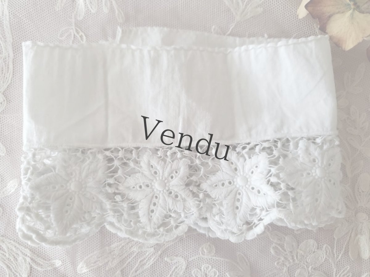 画像5: フランスヴィンテージ　花の透かし白糸刺繍　端切れ 2枚 (5)